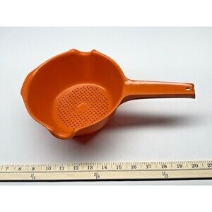 Rubbermaid #2930 Orange 1 Qt Strainer Colander Double Spout Handle Vintage
